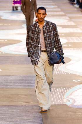 Louis Vuitton Fashion Show Men Ready to Wear Spring Summer 2026 Collection at Paris Fashion Week PFW Louis Vuitton Fashion Show Men Ready to Wear Spring Summer 2026 Collection at Paris Fashion Week on june 24th 2025 Louis Vuitton Fashion Show Men Ready to Wear Spring Summer 2026 Collection at Paris Fashion Week on june 24th 2025 Paris France  Copyright: xAgencex xBestimagexAgencex xBestimagex