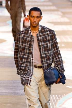 Louis Vuitton Fashion Show Men Ready to Wear Spring Summer 2026 Collection at Paris Fashion Week PFW Louis Vuitton Fashion Show Men Ready to Wear Spring Summer 2026 Collection at Paris Fashion Week on june 24th 2025 Louis Vuitton Fashion Show Men Ready to Wear Spring Summer 2026 Collection at Paris Fashion Week on june 24th 2025 Paris France  Copyright: xAgencex xBestimagexAgencex xBestimagex