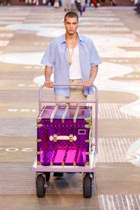 Louis Vuitton Fashion Show Men Ready to Wear Spring Summer 2026 Collection at Paris Fashion Week PFW Louis Vuitton Fashion Show Men Ready to Wear Spring Summer 2026 Collection at Paris Fashion Week on june 24th 2025 Louis Vuitton Fashion Show Men Ready to Wear Spring Summer 2026 Collection at Paris Fashion Week on june 24th 2025 Paris France  Copyright: xAgencex xBestimagexAgencex xBestimagex