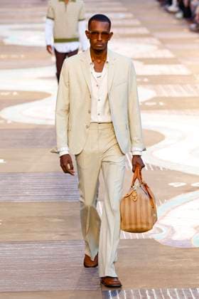 Louis Vuitton Fashion Show Men Ready to Wear Spring Summer 2026 Collection at Paris Fashion Week PFW Louis Vuitton Fashion Show Men Ready to Wear Spring Summer 2026 Collection at Paris Fashion Week on june 24th 2025 Louis Vuitton Fashion Show Men Ready to Wear Spring Summer 2026 Collection at Paris Fashion Week on june 24th 2025 Paris France  Copyright: xAgencex xBestimagexAgencex xBestimagex