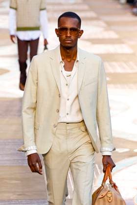 Louis Vuitton Fashion Show Men Ready to Wear Spring Summer 2026 Collection at Paris Fashion Week PFW Louis Vuitton Fashion Show Men Ready to Wear Spring Summer 2026 Collection at Paris Fashion Week on june 24th 2025 Louis Vuitton Fashion Show Men Ready to Wear Spring Summer 2026 Collection at Paris Fashion Week on june 24th 2025 Paris France  Copyright: xAgencex xBestimagexAgencex xBestimagex