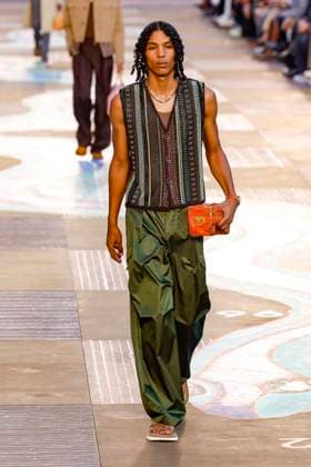 Louis Vuitton Fashion Show Men Ready to Wear Spring Summer 2026 Collection at Paris Fashion Week PFW Louis Vuitton Fashion Show Men Ready to Wear Spring Summer 2026 Collection at Paris Fashion Week on june 24th 2025 Louis Vuitton Fashion Show Men Ready to Wear Spring Summer 2026 Collection at Paris Fashion Week on june 24th 2025 Paris France  Copyright: xAgencex xBestimagexAgencex xBestimagex