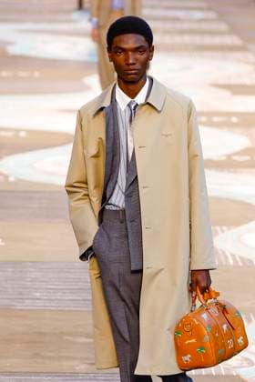 Louis Vuitton Fashion Show Men Ready to Wear Spring Summer 2026 Collection at Paris Fashion Week PFW Louis Vuitton Fashion Show Men Ready to Wear Spring Summer 2026 Collection at Paris Fashion Week on june 24th 2025 Louis Vuitton Fashion Show Men Ready to Wear Spring Summer 2026 Collection at Paris Fashion Week on june 24th 2025 Paris France  Copyright: xAgencex xBestimagexAgencex xBestimagex