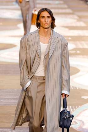 Louis Vuitton Fashion Show Men Ready to Wear Spring Summer 2026 Collection at Paris Fashion Week PFW Louis Vuitton Fashion Show Men Ready to Wear Spring Summer 2026 Collection at Paris Fashion Week on june 24th 2025 Louis Vuitton Fashion Show Men Ready to Wear Spring Summer 2026 Collection at Paris Fashion Week on june 24th 2025 Paris France  Copyright: xAgencex xBestimagexAgencex xBestimagex