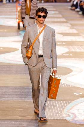 Louis Vuitton Fashion Show Men Ready to Wear Spring Summer 2026 Collection at Paris Fashion Week PFW Louis Vuitton Fashion Show Men Ready to Wear Spring Summer 2026 Collection at Paris Fashion Week on june 24th 2025 Louis Vuitton Fashion Show Men Ready to Wear Spring Summer 2026 Collection at Paris Fashion Week on june 24th 2025 Paris France  Copyright: xAgencex xBestimagexAgencex xBestimagex