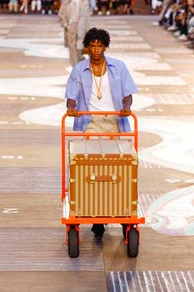 Louis Vuitton Fashion Show Men Ready to Wear Spring Summer 2026 Collection at Paris Fashion Week PFW Louis Vuitton Fashion Show Men Ready to Wear Spring Summer 2026 Collection at Paris Fashion Week on june 24th 2025 Louis Vuitton Fashion Show Men Ready to Wear Spring Summer 2026 Collection at Paris Fashion Week on june 24th 2025 Paris France  Copyright: xAgencex xBestimagexAgencex xBestimagex