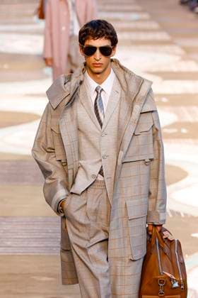 Louis Vuitton Fashion Show Men Ready to Wear Spring Summer 2026 Collection at Paris Fashion Week PFW Louis Vuitton Fashion Show Men Ready to Wear Spring Summer 2026 Collection at Paris Fashion Week on june 24th 2025 Louis Vuitton Fashion Show Men Ready to Wear Spring Summer 2026 Collection at Paris Fashion Week on june 24th 2025 Paris France  Copyright: xAgencex xBestimagexAgencex xBestimagex