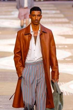 Louis Vuitton Fashion Show Men Ready to Wear Spring Summer 2026 Collection at Paris Fashion Week PFW Louis Vuitton Fashion Show Men Ready to Wear Spring Summer 2026 Collection at Paris Fashion Week on june 24th 2025 Louis Vuitton Fashion Show Men Ready to Wear Spring Summer 2026 Collection at Paris Fashion Week on june 24th 2025 Paris France  Copyright: xAgencex xBestimagexAgencex xBestimagex