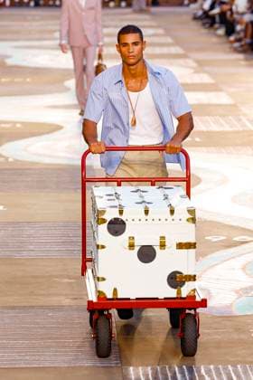 Louis Vuitton Fashion Show Men Ready to Wear Spring Summer 2026 Collection at Paris Fashion Week PFW Louis Vuitton Fashion Show Men Ready to Wear Spring Summer 2026 Collection at Paris Fashion Week on june 24th 2025 Louis Vuitton Fashion Show Men Ready to Wear Spring Summer 2026 Collection at Paris Fashion Week on june 24th 2025 Paris France  Copyright: xAgencex xBestimagexAgencex xBestimagex