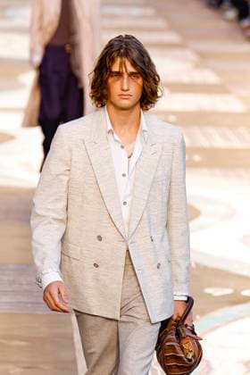 Louis Vuitton Fashion Show Men Ready to Wear Spring Summer 2026 Collection at Paris Fashion Week PFW Louis Vuitton Fashion Show Men Ready to Wear Spring Summer 2026 Collection at Paris Fashion Week on june 24th 2025 Louis Vuitton Fashion Show Men Ready to Wear Spring Summer 2026 Collection at Paris Fashion Week on june 24th 2025 Paris France  Copyright: xAgencex xBestimagexAgencex xBestimagex