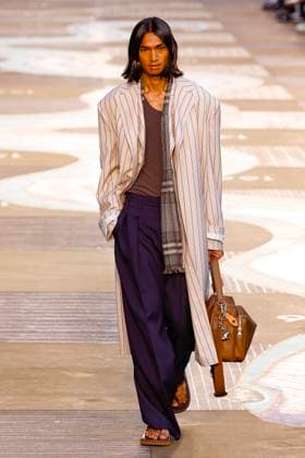 Louis Vuitton Fashion Show Men Ready to Wear Spring Summer 2026 Collection at Paris Fashion Week PFW Louis Vuitton Fashion Show Men Ready to Wear Spring Summer 2026 Collection at Paris Fashion Week on june 24th 2025 Louis Vuitton Fashion Show Men Ready to Wear Spring Summer 2026 Collection at Paris Fashion Week on june 24th 2025 Paris France  Copyright: xAgencex xBestimagexAgencex xBestimagex