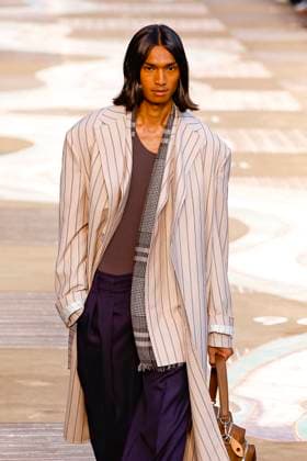 Louis Vuitton Fashion Show Men Ready to Wear Spring Summer 2026 Collection at Paris Fashion Week PFW Louis Vuitton Fashion Show Men Ready to Wear Spring Summer 2026 Collection at Paris Fashion Week on june 24th 2025 Louis Vuitton Fashion Show Men Ready to Wear Spring Summer 2026 Collection at Paris Fashion Week on june 24th 2025 Paris France  Copyright: xAgencex xBestimagexAgencex xBestimagex