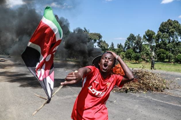 News Themen der Woche KW26 Bilder des Jahres 2025, News 06 Juni News Bilder des Tages Nakuru joins nationwide demonstrations in Nakuru, Kenya - 25 Jun 2025 A protester waves a flag while chanting slogans during the nationwide demonstration that marks one year since the historic June 25, 2024 protests against bad governance. Nakuru Kenya Copyright: xJamesxWakibiax xSOPAxImagesx sp_nr_jw-64