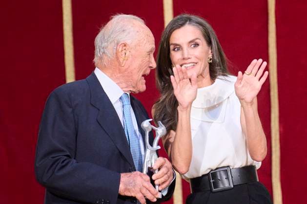 Bilder des Jahres 2025, Entertainment 06 Juni Entertainment Bilder des Tages 25-06-2025 Award Queen Letizia and Juan Entrecanales attend the presentation of the Xl Semanal awards, awards which recognise the careers of outstanding national personalities, at the royal academy of fine arts of San Fernando in Madrid. No Spain Â  Copyright: xPPEx