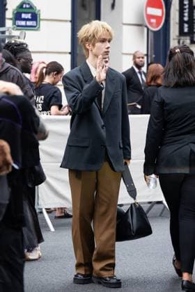 PFW AMI Men s Spring 2026 - Arrivals NB Chengen Yu attends the AMI show as part of Paris Men s Spring 2026 Fashion Week on June 25, 2025 in Paris, France. Photo by Nasser Berzane ABACAPRESS.COM Paris France  Copyright: xBerzanexNasser ABACAx