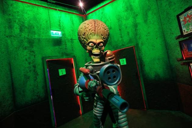 June 25, 2025, Mexico City, Ciudad de Mexico, Mexico: Fictional characters created by American director, producer, screenwriter, cartoonist, and writer Tim Burton are seen during a tour of the immersive exhibition Tim Burton s Labyrinth at Lienzo Charro. on June 25, 2025 in Mexico City, Mexico. Mexico City Mexico - ZUMAe321 20250625_zea_e321_018 Copyright: xIanxRoblesx