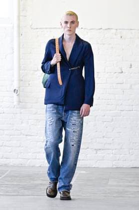 Défilé Hed Mayner Collection Homme Prêt à Porter Printemps Eté 2026 lors de la Fashion Week de Paris PFW Défilé Hed Mayner Collection Homme Prêt à Porter Printemps Eté 2026 lors de la Fashion Week de Paris, le 25 juin 2025 Fashion Show Men Ready to Wear Spring Summer 2026 Collection at Paris Fashion Week on june 25th 2025 Paris France  Copyright: xAgencex xBestimagexAgencex xBestimagex