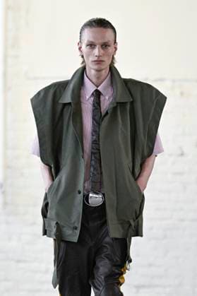 Défilé Hed Mayner Collection Homme Prêt à Porter Printemps Eté 2026 lors de la Fashion Week de Paris PFW Défilé Hed Mayner Collection Homme Prêt à Porter Printemps Eté 2026 lors de la Fashion Week de Paris, le 25 juin 2025 Fashion Show Men Ready to Wear Spring Summer 2026 Collection at Paris Fashion Week on june 25th 2025 Paris France  Copyright: xAgencex xBestimagexAgencex xBestimagex