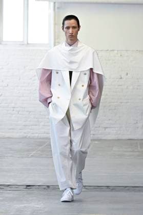 Défilé Hed Mayner Collection Homme Prêt à Porter Printemps Eté 2026 lors de la Fashion Week de Paris PFW Défilé Hed Mayner Collection Homme Prêt à Porter Printemps Eté 2026 lors de la Fashion Week de Paris, le 25 juin 2025 Fashion Show Men Ready to Wear Spring Summer 2026 Collection at Paris Fashion Week on june 25th 2025 Paris France  Copyright: xAgencex xBestimagexAgencex xBestimagex