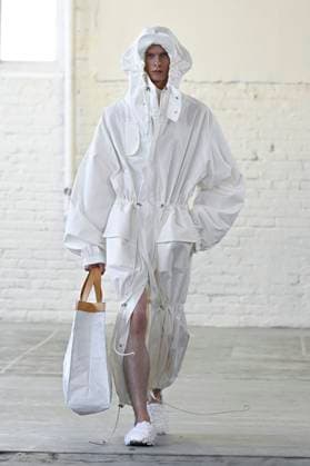 Défilé Hed Mayner Collection Homme Prêt à Porter Printemps Eté 2026 lors de la Fashion Week de Paris PFW Défilé Hed Mayner Collection Homme Prêt à Porter Printemps Eté 2026 lors de la Fashion Week de Paris, le 25 juin 2025 Fashion Show Men Ready to Wear Spring Summer 2026 Collection at Paris Fashion Week on june 25th 2025 Paris France  Copyright: xAgencex xBestimagexAgencex xBestimagex