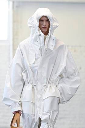 Défilé Hed Mayner Collection Homme Prêt à Porter Printemps Eté 2026 lors de la Fashion Week de Paris PFW Défilé Hed Mayner Collection Homme Prêt à Porter Printemps Eté 2026 lors de la Fashion Week de Paris, le 25 juin 2025 Fashion Show Men Ready to Wear Spring Summer 2026 Collection at Paris Fashion Week on june 25th 2025 Paris France  Copyright: xAgencex xBestimagexAgencex xBestimagex