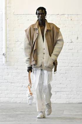 Défilé Hed Mayner Collection Homme Prêt à Porter Printemps Eté 2026 lors de la Fashion Week de Paris PFW Défilé Hed Mayner Collection Homme Prêt à Porter Printemps Eté 2026 lors de la Fashion Week de Paris, le 25 juin 2025 Fashion Show Men Ready to Wear Spring Summer 2026 Collection at Paris Fashion Week on june 25th 2025 Paris France  Copyright: xAgencex xBestimagexAgencex xBestimagex