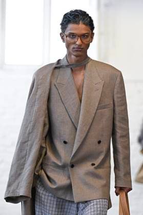 Défilé Hed Mayner Collection Homme Prêt à Porter Printemps Eté 2026 lors de la Fashion Week de Paris PFW Défilé Hed Mayner Collection Homme Prêt à Porter Printemps Eté 2026 lors de la Fashion Week de Paris, le 25 juin 2025 Fashion Show Men Ready to Wear Spring Summer 2026 Collection at Paris Fashion Week on june 25th 2025 Paris France  Copyright: xAgencex xBestimagexAgencex xBestimagex