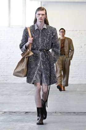 Défilé Hed Mayner Collection Homme Prêt à Porter Printemps Eté 2026 lors de la Fashion Week de Paris PFW Défilé Hed Mayner Collection Homme Prêt à Porter Printemps Eté 2026 lors de la Fashion Week de Paris, le 25 juin 2025 Fashion Show Men Ready to Wear Spring Summer 2026 Collection at Paris Fashion Week on june 25th 2025 Paris France  Copyright: xAgencex xBestimagexAgencex xBestimagex