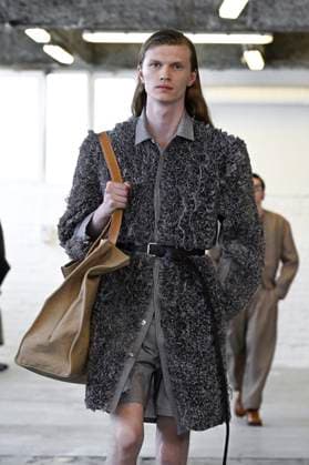 Défilé Hed Mayner Collection Homme Prêt à Porter Printemps Eté 2026 lors de la Fashion Week de Paris PFW Défilé Hed Mayner Collection Homme Prêt à Porter Printemps Eté 2026 lors de la Fashion Week de Paris, le 25 juin 2025 Fashion Show Men Ready to Wear Spring Summer 2026 Collection at Paris Fashion Week on june 25th 2025 Paris France  Copyright: xAgencex xBestimagexAgencex xBestimagex