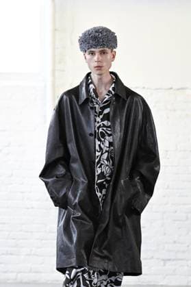 Défilé Hed Mayner Collection Homme Prêt à Porter Printemps Eté 2026 lors de la Fashion Week de Paris PFW Défilé Hed Mayner Collection Homme Prêt à Porter Printemps Eté 2026 lors de la Fashion Week de Paris, le 25 juin 2025 Fashion Show Men Ready to Wear Spring Summer 2026 Collection at Paris Fashion Week on june 25th 2025 Paris France  Copyright: xAgencex xBestimagexAgencex xBestimagex