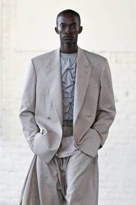 Défilé Hed Mayner Collection Homme Prêt à Porter Printemps Eté 2026 lors de la Fashion Week de Paris PFW Défilé Hed Mayner Collection Homme Prêt à Porter Printemps Eté 2026 lors de la Fashion Week de Paris, le 25 juin 2025 Fashion Show Men Ready to Wear Spring Summer 2026 Collection at Paris Fashion Week on june 25th 2025 Paris France  Copyright: xAgencex xBestimagexAgencex xBestimagex