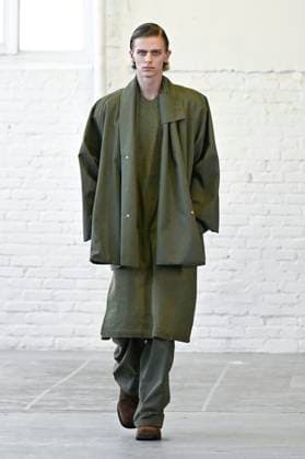 Défilé Hed Mayner Collection Homme Prêt à Porter Printemps Eté 2026 lors de la Fashion Week de Paris PFW Défilé Hed Mayner Collection Homme Prêt à Porter Printemps Eté 2026 lors de la Fashion Week de Paris, le 25 juin 2025 Fashion Show Men Ready to Wear Spring Summer 2026 Collection at Paris Fashion Week on june 25th 2025 Paris France  Copyright: xAgencex xBestimagexAgencex xBestimagex