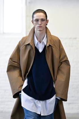 Défilé Hed Mayner Collection Homme Prêt à Porter Printemps Eté 2026 lors de la Fashion Week de Paris PFW Défilé Hed Mayner Collection Homme Prêt à Porter Printemps Eté 2026 lors de la Fashion Week de Paris, le 25 juin 2025 Fashion Show Men Ready to Wear Spring Summer 2026 Collection at Paris Fashion Week on june 25th 2025 Paris France  Copyright: xAgencex xBestimagexAgencex xBestimagex