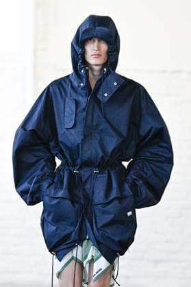 Défilé Hed Mayner Collection Homme Prêt à Porter Printemps Eté 2026 lors de la Fashion Week de Paris PFW Défilé Hed Mayner Collection Homme Prêt à Porter Printemps Eté 2026 lors de la Fashion Week de Paris, le 25 juin 2025 Fashion Show Men Ready to Wear Spring Summer 2026 Collection at Paris Fashion Week on june 25th 2025 Paris France  Copyright: xAgencex xBestimagexAgencex xBestimagex