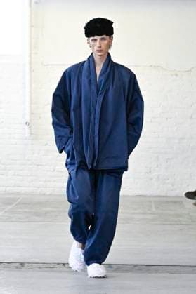 Défilé Hed Mayner Collection Homme Prêt à Porter Printemps Eté 2026 lors de la Fashion Week de Paris PFW Défilé Hed Mayner Collection Homme Prêt à Porter Printemps Eté 2026 lors de la Fashion Week de Paris, le 25 juin 2025 Fashion Show Men Ready to Wear Spring Summer 2026 Collection at Paris Fashion Week on june 25th 2025 Paris France  Copyright: xAgencex xBestimagexAgencex xBestimagex
