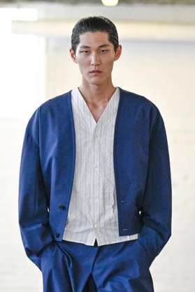 Défilé Hed Mayner Collection Homme Prêt à Porter Printemps Eté 2026 lors de la Fashion Week de Paris PFW Défilé Hed Mayner Collection Homme Prêt à Porter Printemps Eté 2026 lors de la Fashion Week de Paris, le 25 juin 2025 Fashion Show Men Ready to Wear Spring Summer 2026 Collection at Paris Fashion Week on june 25th 2025 Paris France  Copyright: xAgencex xBestimagexAgencex xBestimagex