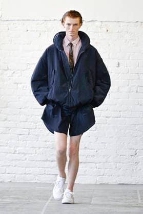 Défilé Hed Mayner Collection Homme Prêt à Porter Printemps Eté 2026 lors de la Fashion Week de Paris PFW Défilé Hed Mayner Collection Homme Prêt à Porter Printemps Eté 2026 lors de la Fashion Week de Paris, le 25 juin 2025 Fashion Show Men Ready to Wear Spring Summer 2026 Collection at Paris Fashion Week on june 25th 2025 Paris France  Copyright: xAgencex xBestimagexAgencex xBestimagex
