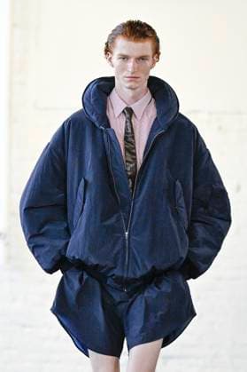 Défilé Hed Mayner Collection Homme Prêt à Porter Printemps Eté 2026 lors de la Fashion Week de Paris PFW Défilé Hed Mayner Collection Homme Prêt à Porter Printemps Eté 2026 lors de la Fashion Week de Paris, le 25 juin 2025 Fashion Show Men Ready to Wear Spring Summer 2026 Collection at Paris Fashion Week on june 25th 2025 Paris France  Copyright: xAgencex xBestimagexAgencex xBestimagex