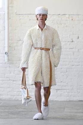 Défilé Hed Mayner Collection Homme Prêt à Porter Printemps Eté 2026 lors de la Fashion Week de Paris PFW Défilé Hed Mayner Collection Homme Prêt à Porter Printemps Eté 2026 lors de la Fashion Week de Paris, le 25 juin 2025 Fashion Show Men Ready to Wear Spring Summer 2026 Collection at Paris Fashion Week on june 25th 2025 Paris France  Copyright: xAgencex xBestimagexAgencex xBestimagex