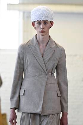 Défilé Hed Mayner Collection Homme Prêt à Porter Printemps Eté 2026 lors de la Fashion Week de Paris PFW Défilé Hed Mayner Collection Homme Prêt à Porter Printemps Eté 2026 lors de la Fashion Week de Paris, le 25 juin 2025 Fashion Show Men Ready to Wear Spring Summer 2026 Collection at Paris Fashion Week on june 25th 2025 Paris France  Copyright: xAgencex xBestimagexAgencex xBestimagex