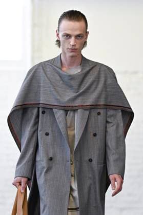 Défilé Hed Mayner Collection Homme Prêt à Porter Printemps Eté 2026 lors de la Fashion Week de Paris PFW Défilé Hed Mayner Collection Homme Prêt à Porter Printemps Eté 2026 lors de la Fashion Week de Paris, le 25 juin 2025 Fashion Show Men Ready to Wear Spring Summer 2026 Collection at Paris Fashion Week on june 25th 2025 Paris France  Copyright: xAgencex xBestimagexAgencex xBestimagex