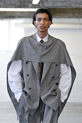Défilé Hed Mayner Collection Homme Prêt à Porter Printemps Eté 2026 lors de la Fashion Week de Paris PFW Défilé Hed Mayner Collection Homme Prêt à Porter Printemps Eté 2026 lors de la Fashion Week de Paris, le 25 juin 2025 Fashion Show Men Ready to Wear Spring Summer 2026 Collection at Paris Fashion Week on june 25th 2025 Paris France  Copyright: xAgencex xBestimagexAgencex xBestimagex
