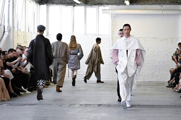 Défilé Hed Mayner Collection Homme Prêt à Porter Printemps Eté 2026 lors de la Fashion Week de Paris PFW Défilé Hed Mayner Collection Homme Prêt à Porter Printemps Eté 2026 lors de la Fashion Week de Paris, le 25 juin 2025 Fashion Show Men Ready to Wear Spring Summer 2026 Collection at Paris Fashion Week on june 25th 2025 Paris France  Copyright: xAgencex xBestimagexAgencex xBestimagex