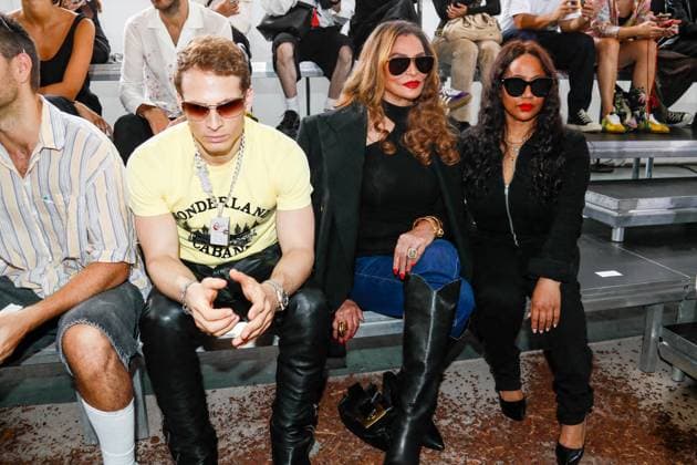 Font row du défilé BLUEMARBLE de la mode homme Printemps Été 2026 dans le cadre de la Fashion Week de Paris à la Sorbonne Tina Knowles et Angela Beyincé au font row du défilé BLUEMARBLE de la mode homme Printemps Été 2026 dans le cadre de la Fashion Week de Paris à la Sorbonne, à Paris, France, le 26 juin 2025 Christophe Clovis Bestimage Celebs attending the Bluemarble Menswear Spring Summer 2026 show as part of Paris Fashion Week on June 26, 2025 in Paris, France Paris France  Copyright: xChristophexClovisx xBestimagexChristophexClovisx xBestimagex
