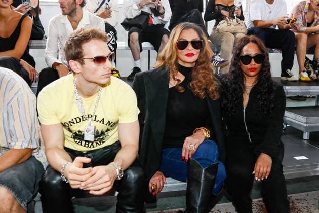 Font row du défilé BLUEMARBLE de la mode homme Printemps Été 2026 dans le cadre de la Fashion Week de Paris à la Sorbonne Tina Knowles et Angela Beyincé au font row du défilé BLUEMARBLE de la mode homme Printemps Été 2026 dans le cadre de la Fashion Week de Paris à la Sorbonne, à Paris, France, le 26 juin 2025 Christophe Clovis Bestimage Celebs attending the Bluemarble Menswear Spring Summer 2026 show as part of Paris Fashion Week on June 26, 2025 in Paris, France Paris France  Copyright: xChristophexClovisx xBestimagexChristophexClovisx xBestimagex