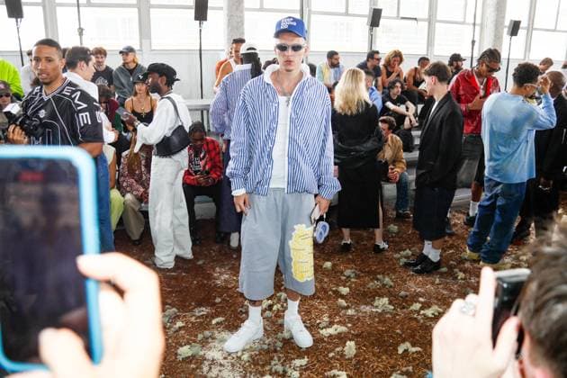Font row du défilé BLUEMARBLE de la mode homme Printemps Été 2026 dans le cadre de la Fashion Week de Paris à la Sorbonne Tyler Herro au font row du défilé BLUEMARBLE de la mode homme Printemps Été 2026 dans le cadre de la Fashion Week de Paris à la Sorbonne, à Paris, France, le 26 juin 2025 Christophe Clovis Bestimage Celebs attending the Bluemarble Menswear Spring Summer 2026 show as part of Paris Fashion Week on June 26, 2025 in Paris, France Paris France  Copyright: xChristophexClovisx xBestimagexChristophexClovisx xBestimagex