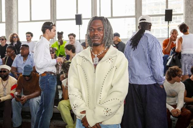 Entertainment Bilder des Tages Font row du défilé BLUEMARBLE de la mode homme Printemps Été 2026 dans le cadre de la Fashion Week de Paris à la Sorbonne Chukwuka Ekweani CKay au font row du défilé BLUEMARBLE de la mode homme Printemps Été 2026 dans le cadre de la Fashion Week de Paris à la Sorbonne, à Paris, France, le 26 juin 2025 Christophe Clovis Bestimage Celebs attending the Bluemarble Menswear Spring Summer 2026 show as part of Paris Fashion Week on June 26, 2025 in Paris, France Paris France  Copyright: xChristophexClovisx xBestimagexChristophexClovisx xBestimagex