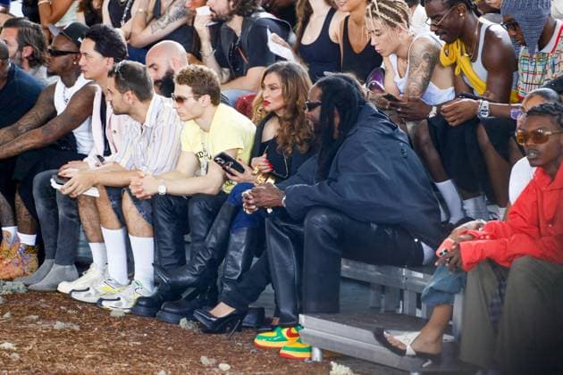 Font row of the BLUEMARBLE Menswear Spring Summer 2026 show as part of Paris Fashion Week at the Sorbonne Tina Knowles and Tauheed Epps 2 Chainz on the font row of the BLUEMARBLE Menswear Spring Summer 2026 show as part of Paris Fashion Week at the Sorbonne, Paris, France, June 26, 2025 Christophe Clovis Bestimage Celebs attending the Bluemarble Menswear Spring Summer 2026 show as part of Paris Fashion Week on June 26, 2025 in Paris, France Paris France  Copyright: xChristophexClovisx xBestimagexChristophexClovisx xBestimagex