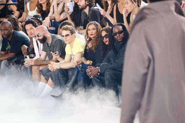 Font row of the BLUEMARBLE Menswear Spring Summer 2026 show as part of Paris Fashion Week at the Sorbonne Tina Knowles, Angela Beyincé and Tauheed Epps 2 Chainz on the font row of the BLUEMARBLE Menswear Spring Summer 2026 show as part of Paris Fashion Week at the Sorbonne, Paris, France, June 26, 2025 Christophe Clovis Bestimage Celebs attending the Bluemarble Menswear Spring Summer 2026 show as part of Paris Fashion Week on June 26, 2025 in Paris, France Paris France  Copyright: xChristophexClovisx xBestimagexChristophexClovisx xBestimagex