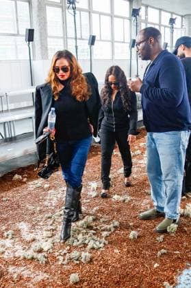 Font row du défilé BLUEMARBLE de la mode homme Printemps Été 2026 dans le cadre de la Fashion Week de Paris à la Sorbonne Tina Knowles et Angela Beyincé au font row du défilé BLUEMARBLE de la mode homme Printemps Été 2026 dans le cadre de la Fashion Week de Paris à la Sorbonne, à Paris, France, le 26 juin 2025 Christophe Clovis Bestimage Celebs attending the Bluemarble Menswear Spring Summer 2026 show as part of Paris Fashion Week on June 26, 2025 in Paris, France Paris France  Copyright: xChristophexClovisx xBestimagexChristophexClovisx xBestimagex